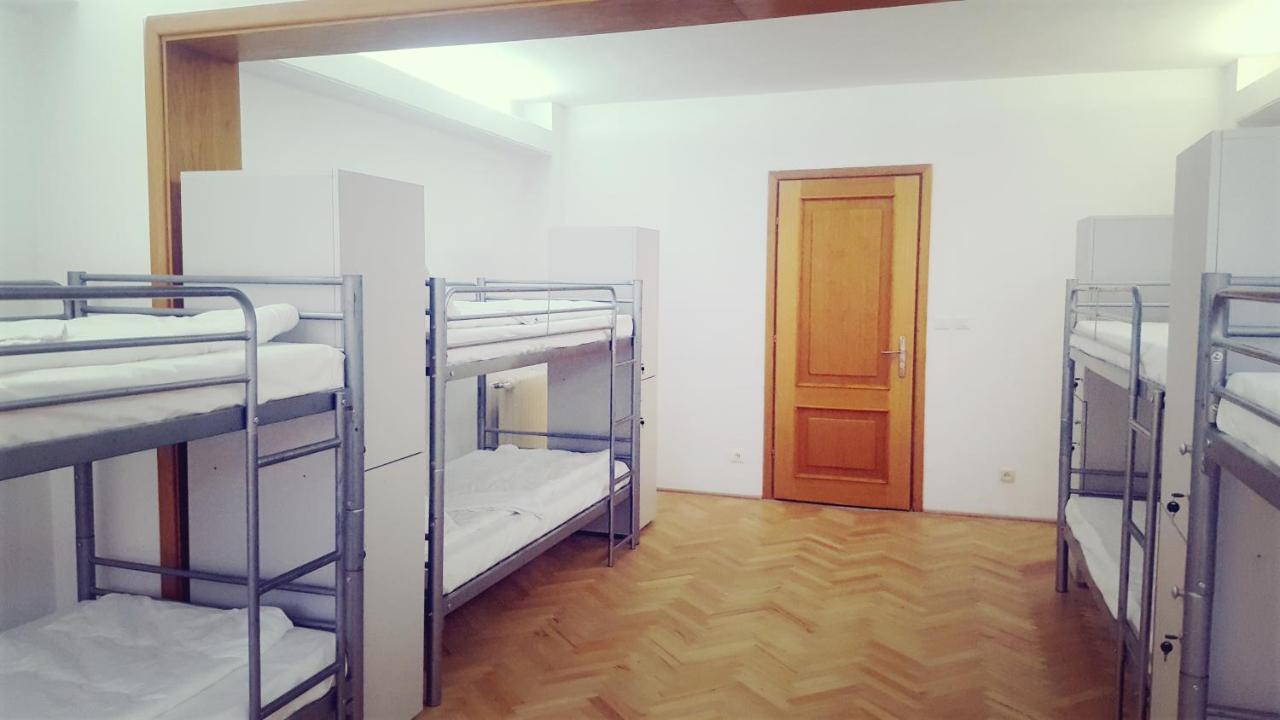 Sleep Inn Hostel Bukareszt Zewnętrze zdjęcie